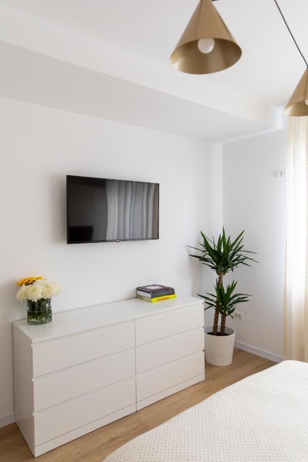 Studio 8 I One Bedroom Apartment I Airport I Therme Otopeni Esterno foto