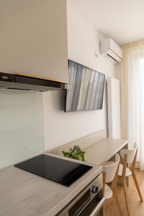 Studio 8 I One Bedroom Apartment I Airport I Therme Otopeni Esterno foto