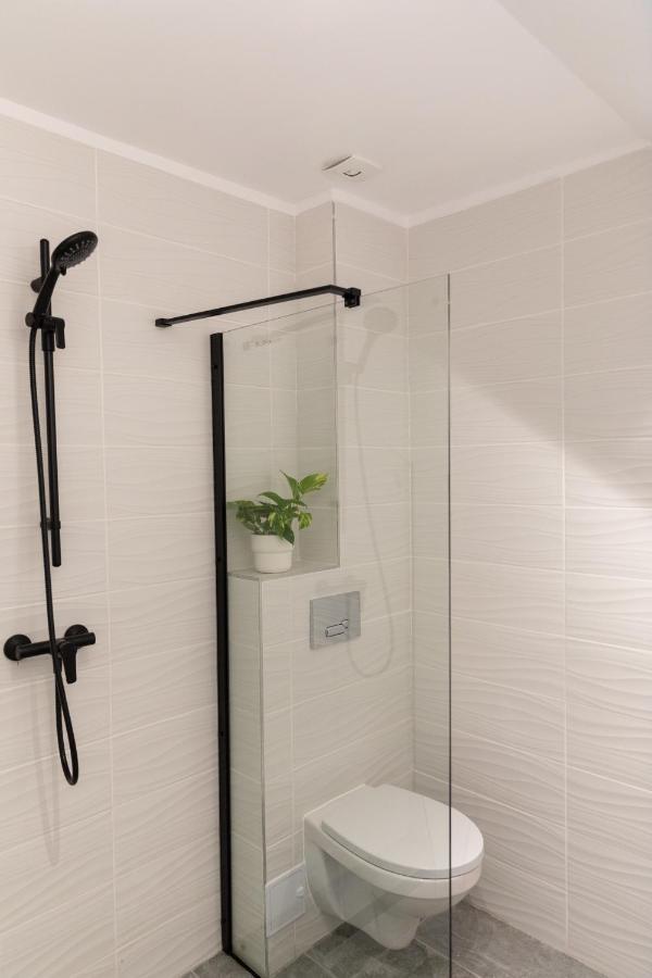 Studio 8 I One Bedroom Apartment I Airport I Therme Otopeni Esterno foto