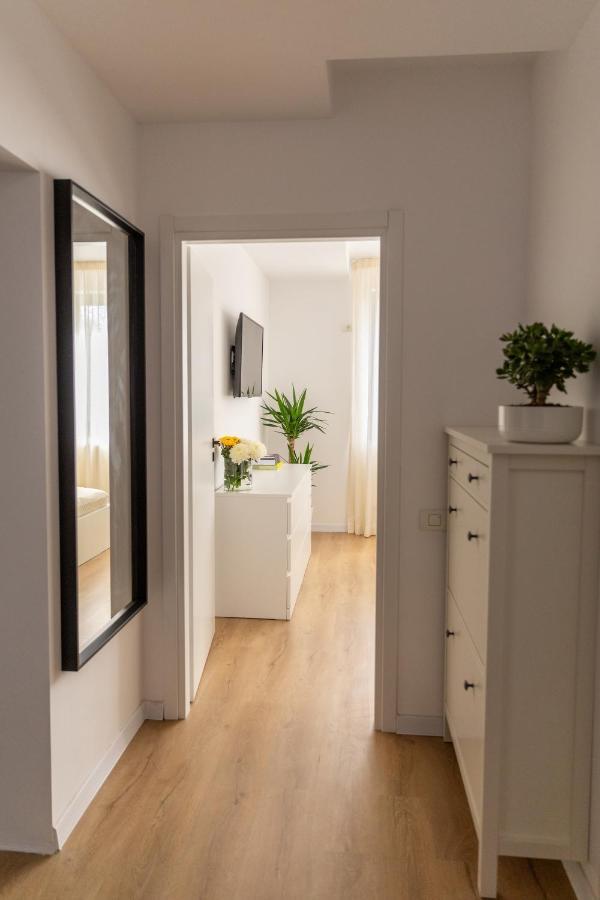 Studio 8 I One Bedroom Apartment I Airport I Therme Otopeni Esterno foto