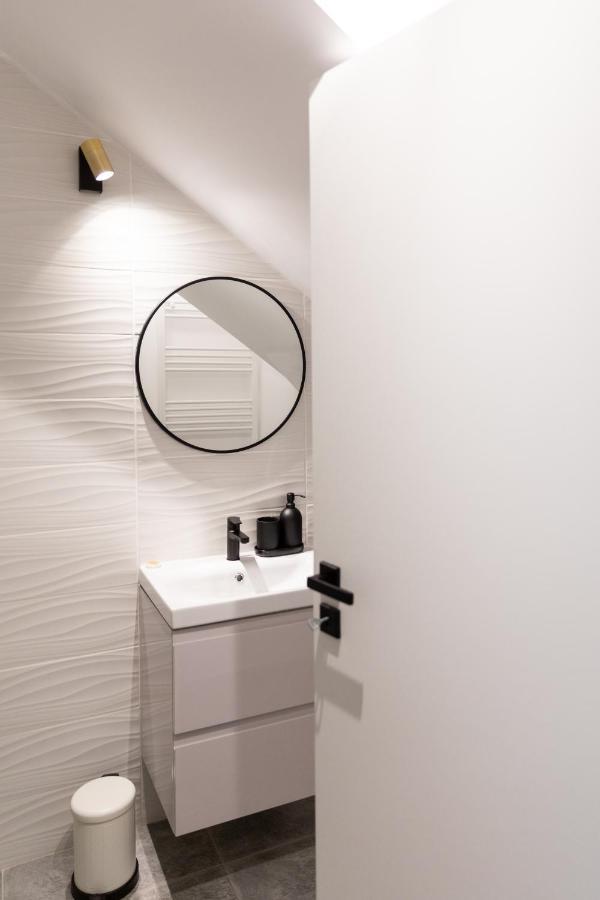 Studio 8 I One Bedroom Apartment I Airport I Therme Otopeni Esterno foto
