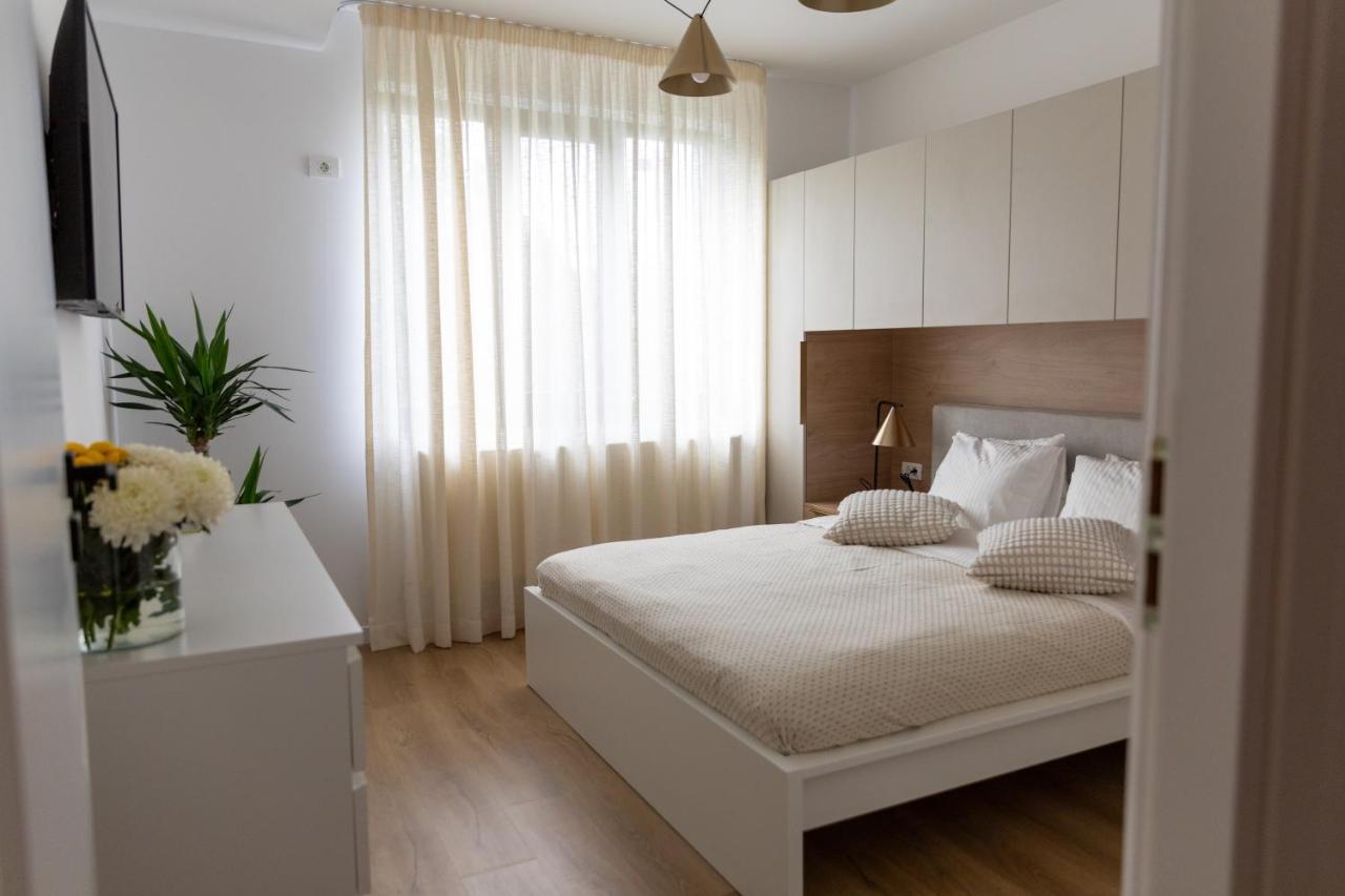 Studio 8 I One Bedroom Apartment I Airport I Therme Otopeni Esterno foto