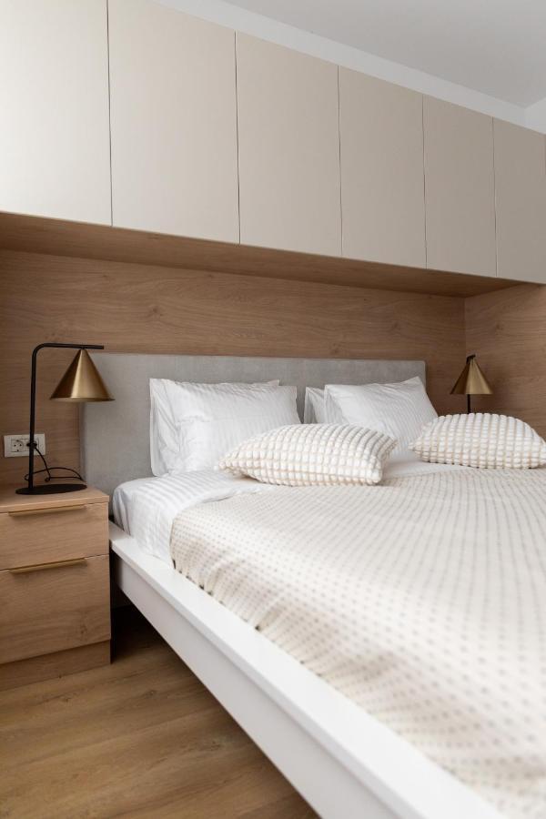 Studio 8 I One Bedroom Apartment I Airport I Therme Otopeni Esterno foto